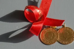 altin-rekora-yakin-gram-ve-ceyrekte-yuksek-seyir-20260116-200100