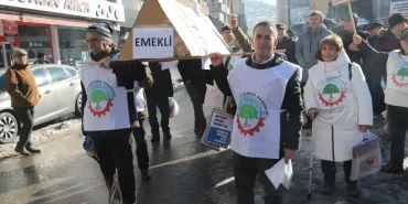 emeklilerden-tabutlu-eylem-20260106-040125