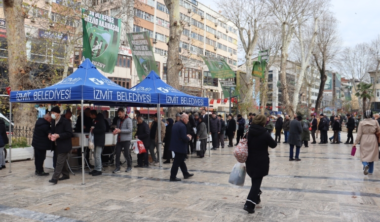 İzmit Belediyesi’nden Miraç Kandili’nde helva ikramı