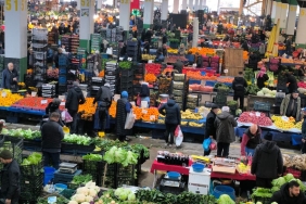 pazarda-sarimsak-ve-zencefil-zirvede-bal-kabagi-dipte-20260114-053023