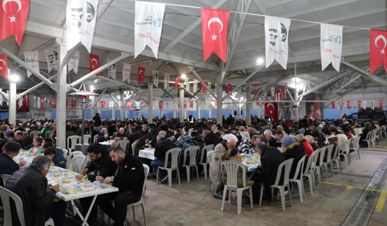 Fatma Başkan Ayazma’da halk iftarı sofrasında buluştu