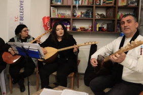 i-zmek-baglama-kursundan-alzheimer-yasam-evi-nde-anlamli-dinleti-20260201-195922