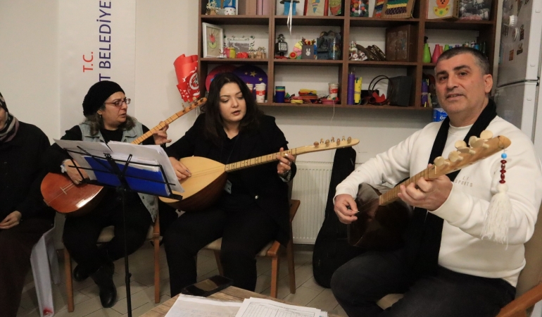 İZMEK bağlama kursu Alzheimer Yaşam Evi’nde dinleti düzenledi