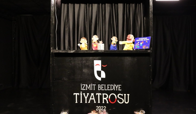 i-zmit-belediye-tiyatrosu-ndan-cocuklara-ve-genclere-sanat-dolu-yolculuk-20260216-025918