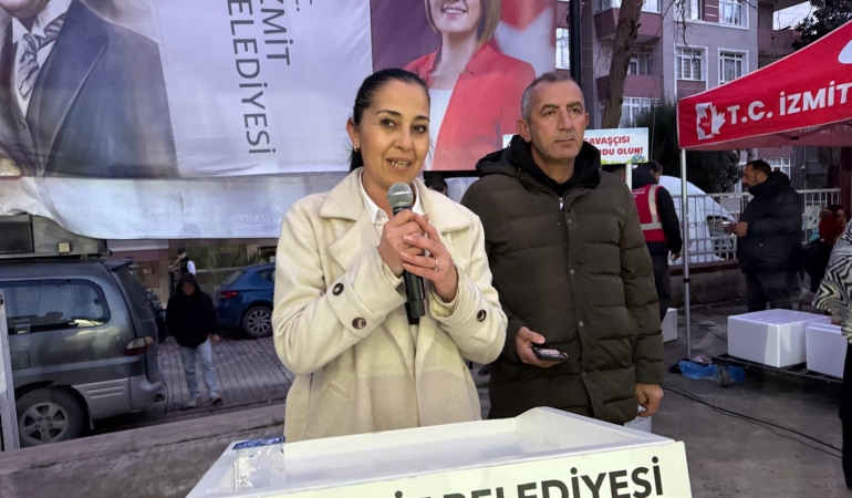 İzmit Belediyesi dayanışma sofrasını Plajyolu’nda kurdu