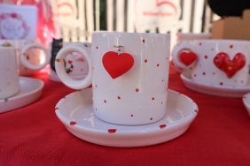 i-zmit-belediyesinin-sevgililer-gunu-el-emegi-pazarina-vatandaslardan-yogun-ilgi-20260216-015828