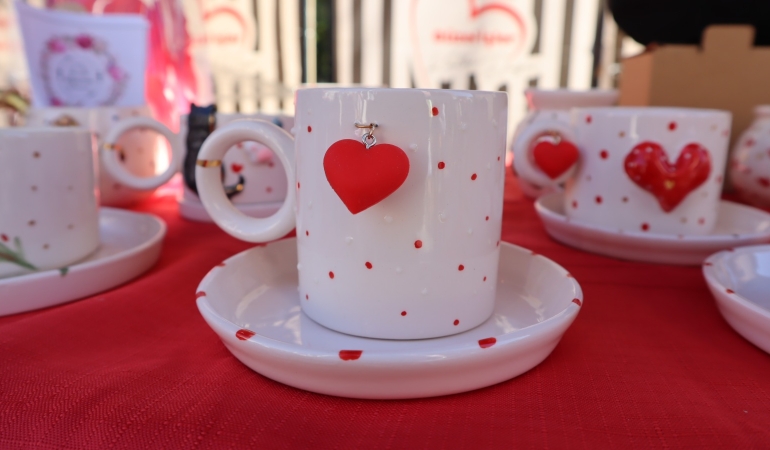 İzmit’in Sevgililer Günü El Emeği Pazarı’na yoğun ilgi