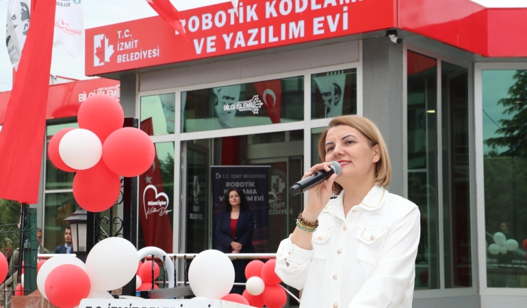 İzmit’te Robotik Kodlama ve Yazılım Evi açıldı