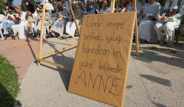 İzmit Belediyesi’nden Çınar Çocuk Evleri velilerine müzik dolu Anneler Günü