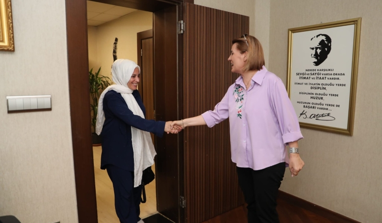Fatma Kaplan Hürriyet Halk Günü’nde İzmitlilerin Taleplerini Dinledi
