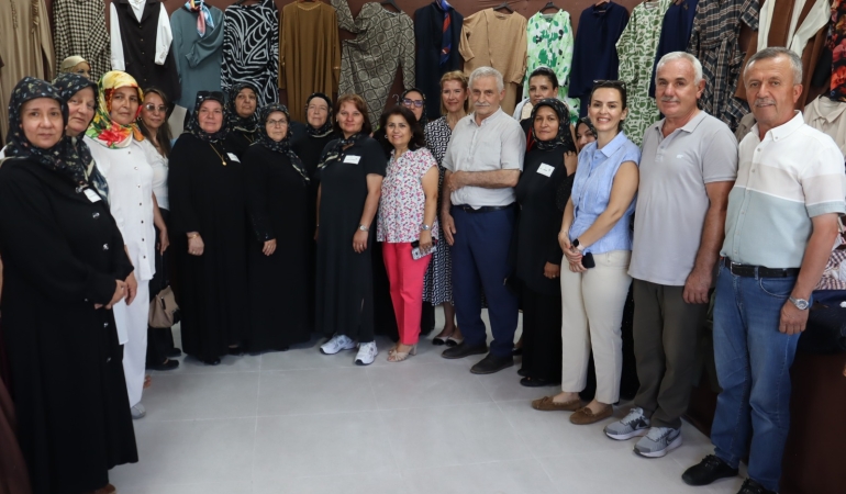 İZMEK kursiyerlerinin el emeği ürünleri Kurtdere’de sergilendi