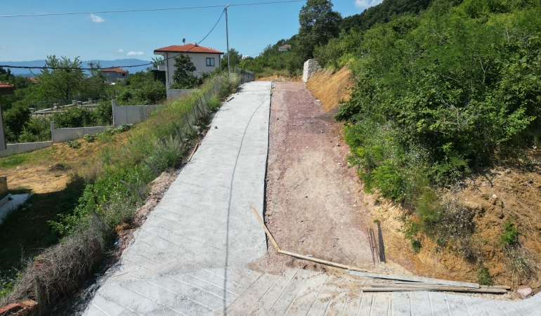 Akmeşe’de Dayanıklı Beton Yol İzmit Belediyesi Tarafından Yapıldı