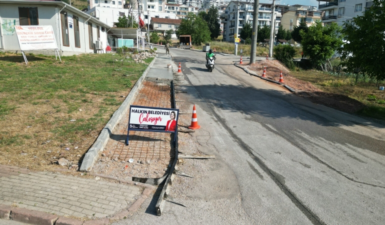 Gündoğdu’ya yeni beton kaldırım İzmit Belediyesi’nden