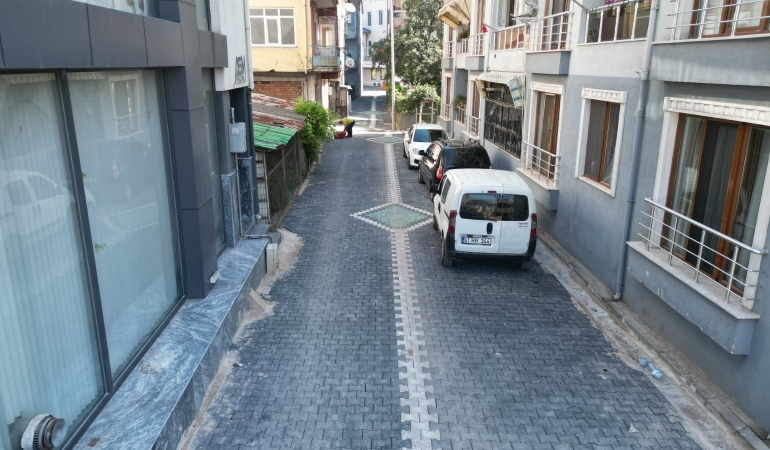 İzmit Belediyesi Paşa’da 5 noktada yol ve kaldırım yeniliyor