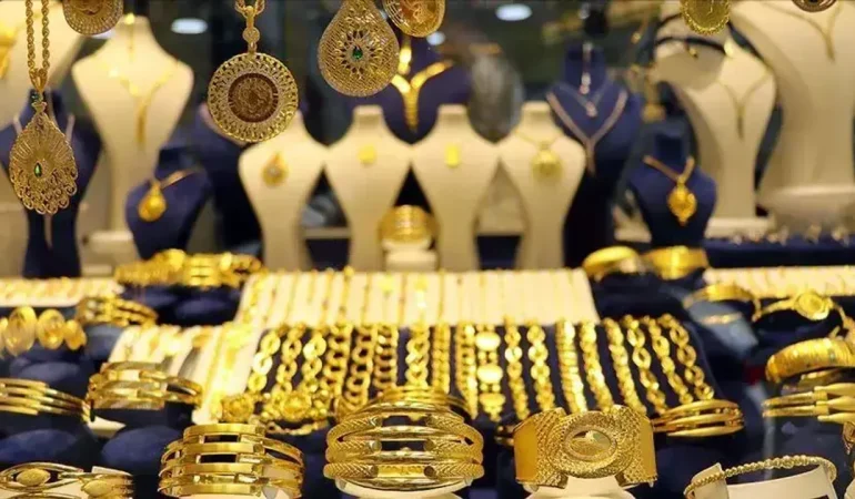 Altinda-yon-asagi-mi-donuyor-5.000-dolar-hedefi-tehlikede-mi-featured