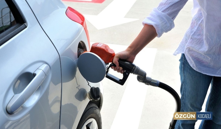 Bu-Gece-Benzine-2-TL-Motorine-685-TL-Zam-Bekleniyor-featured