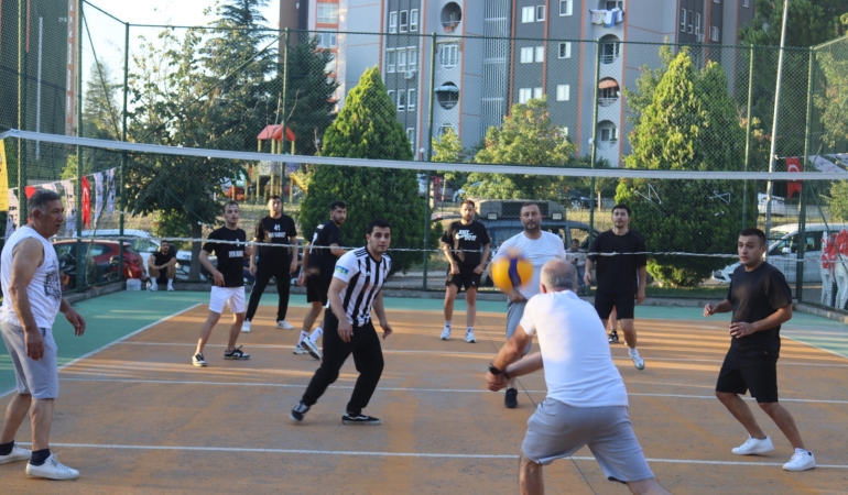 Fevzi-Cakmak-Mahallesi8217nde-voleybol-coskusu-suruyor-featured