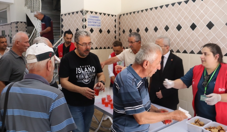 Izmit-Belediyesi-Selvili-Camiinde-Cuma-Sonrasi-Ikram-featured