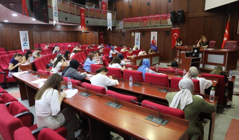 Izmit-Belediyesi-ogretmen-sinavina-adaylar-ovgu-yagdi-featured