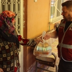 Izmit-Belediyesi-sicak-yemek-destegiyle-dayanismayi-guclendiriyor-featured