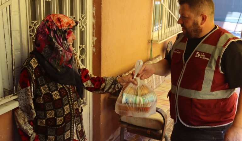 Izmit-Belediyesi-sicak-yemek-destegiyle-dayanismayi-guclendiriyor-featured