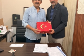 Izmit-Belediyesinden-Muhtarlara-Dogum-Gunu-Ziyareti-featured