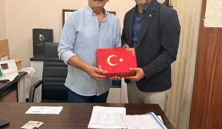 İzmit Belediyesinden Muhtarlara Doğum Günü Ziyareti