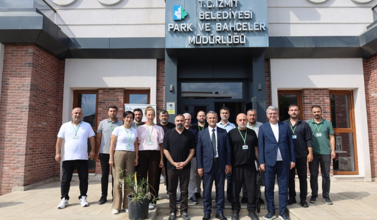 Lutfu-Obuz-ve-Hamil-Ilker-Ulusoy-Park-ve-Bahceler-Mudurlugunu-ziyaret-etti-featured